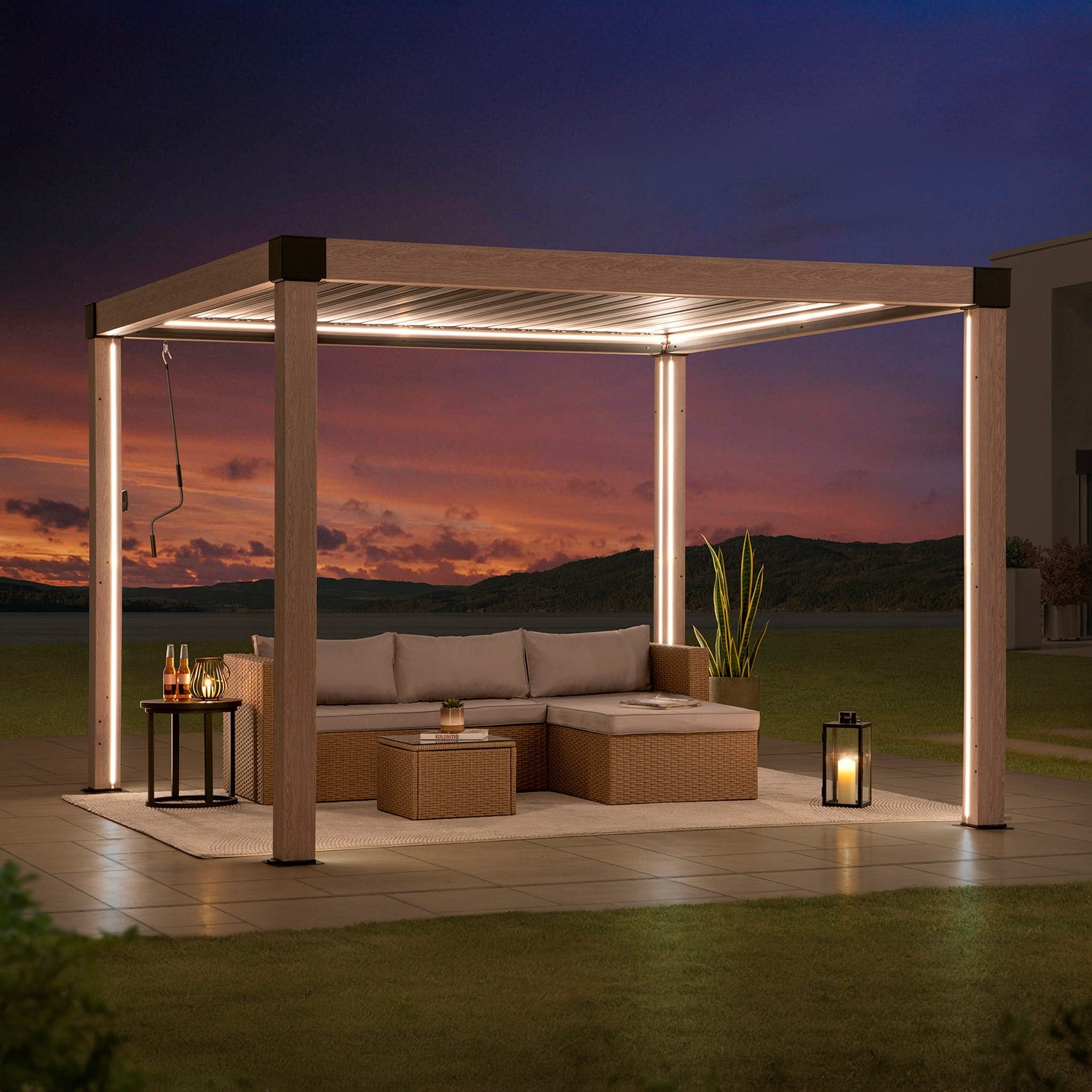 Pavėsinė_su_lamelių_stogu