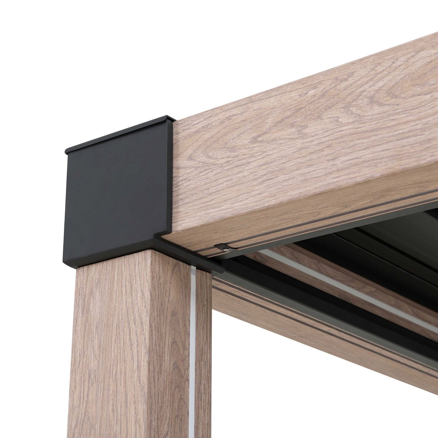 Pergola_pavėsinė_su_lamelių_stogu