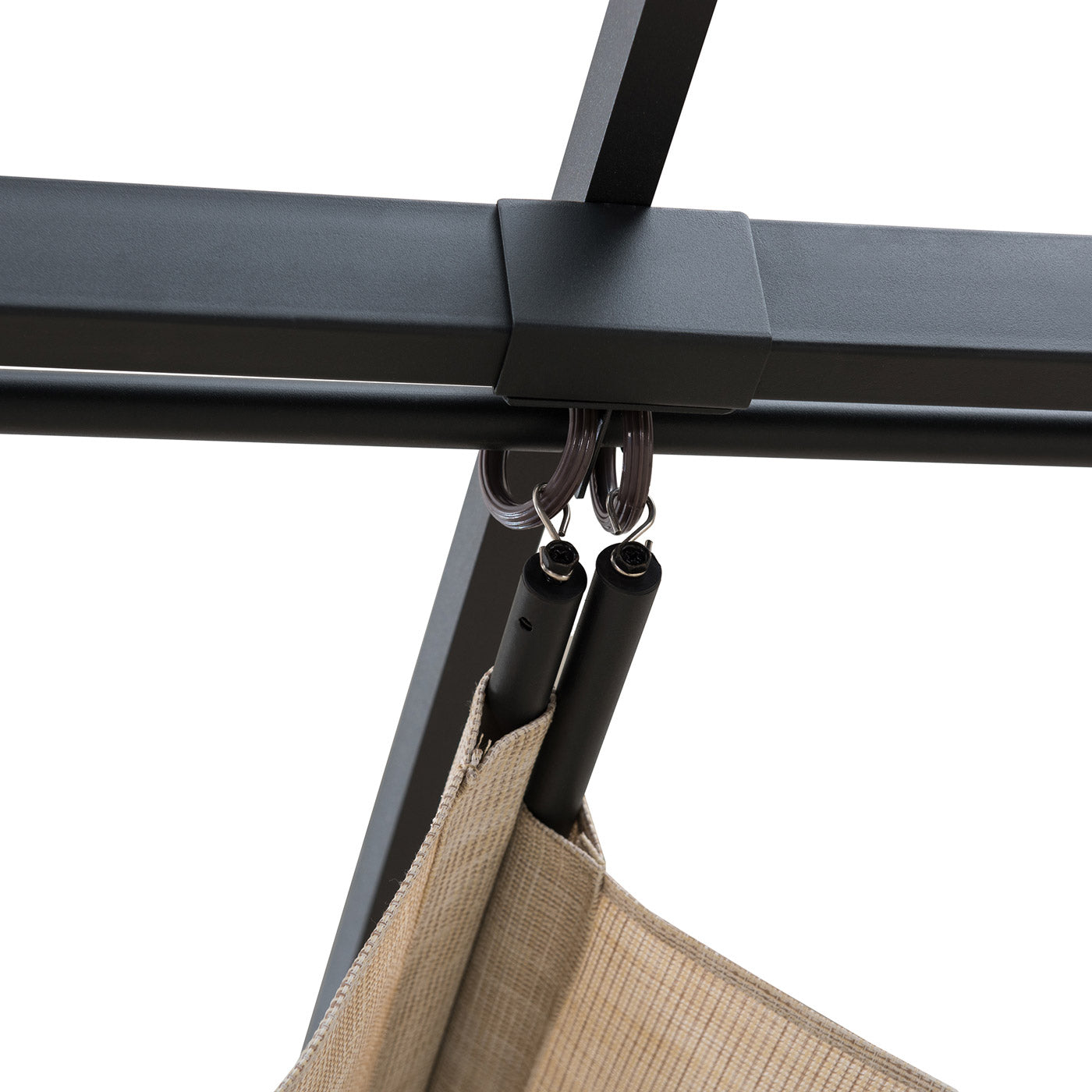 Pavesine_su_medziaginiu_stogu