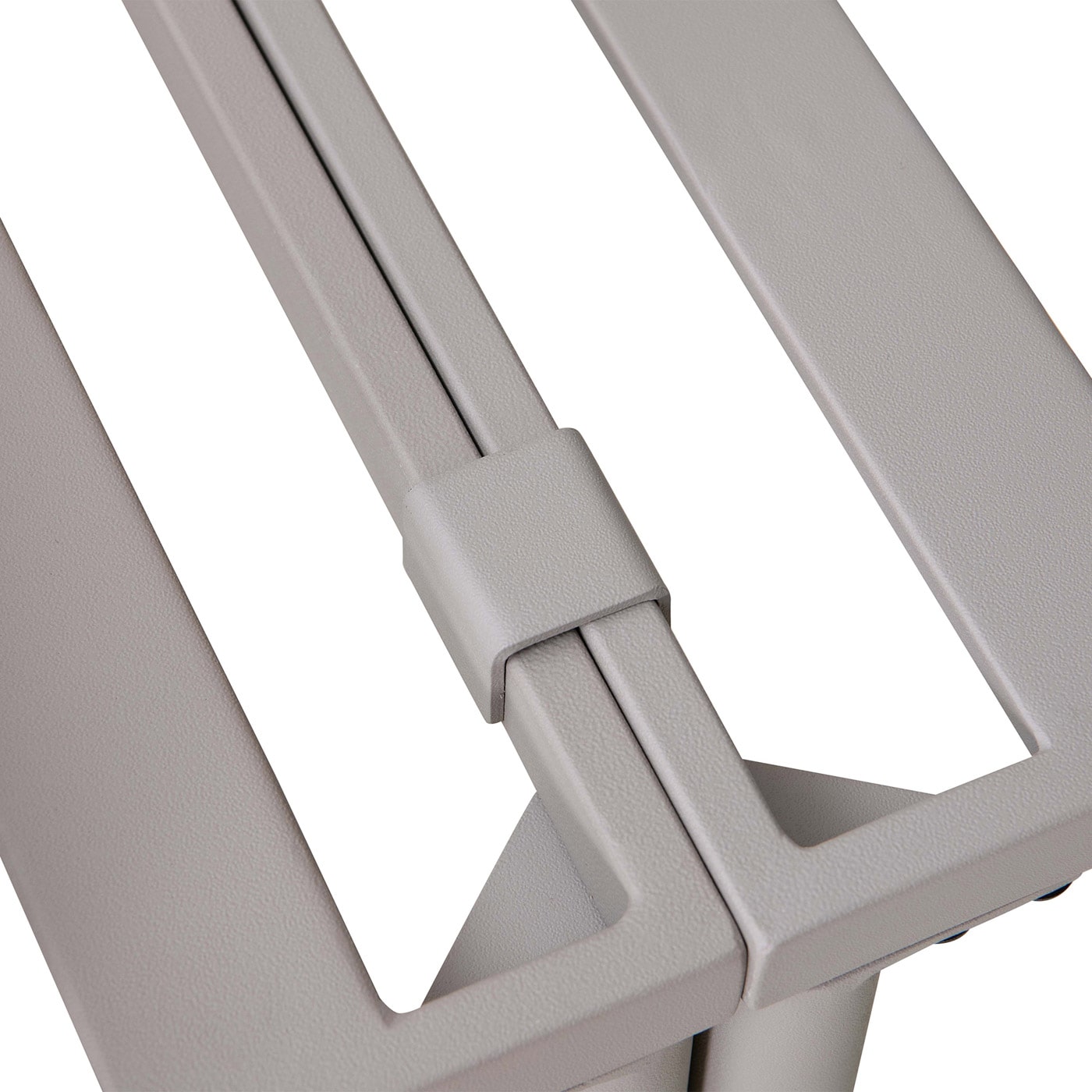 Metalinė sofos dalis