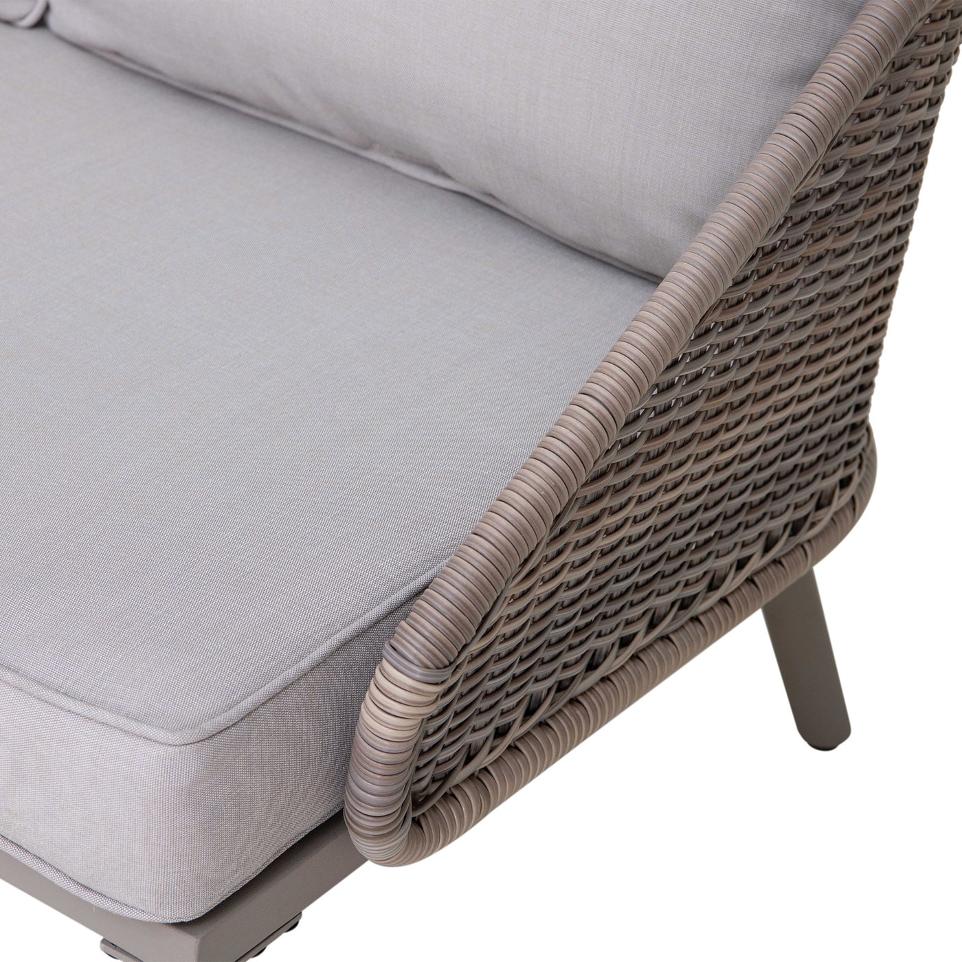 Lauko sofos detalė iš arti