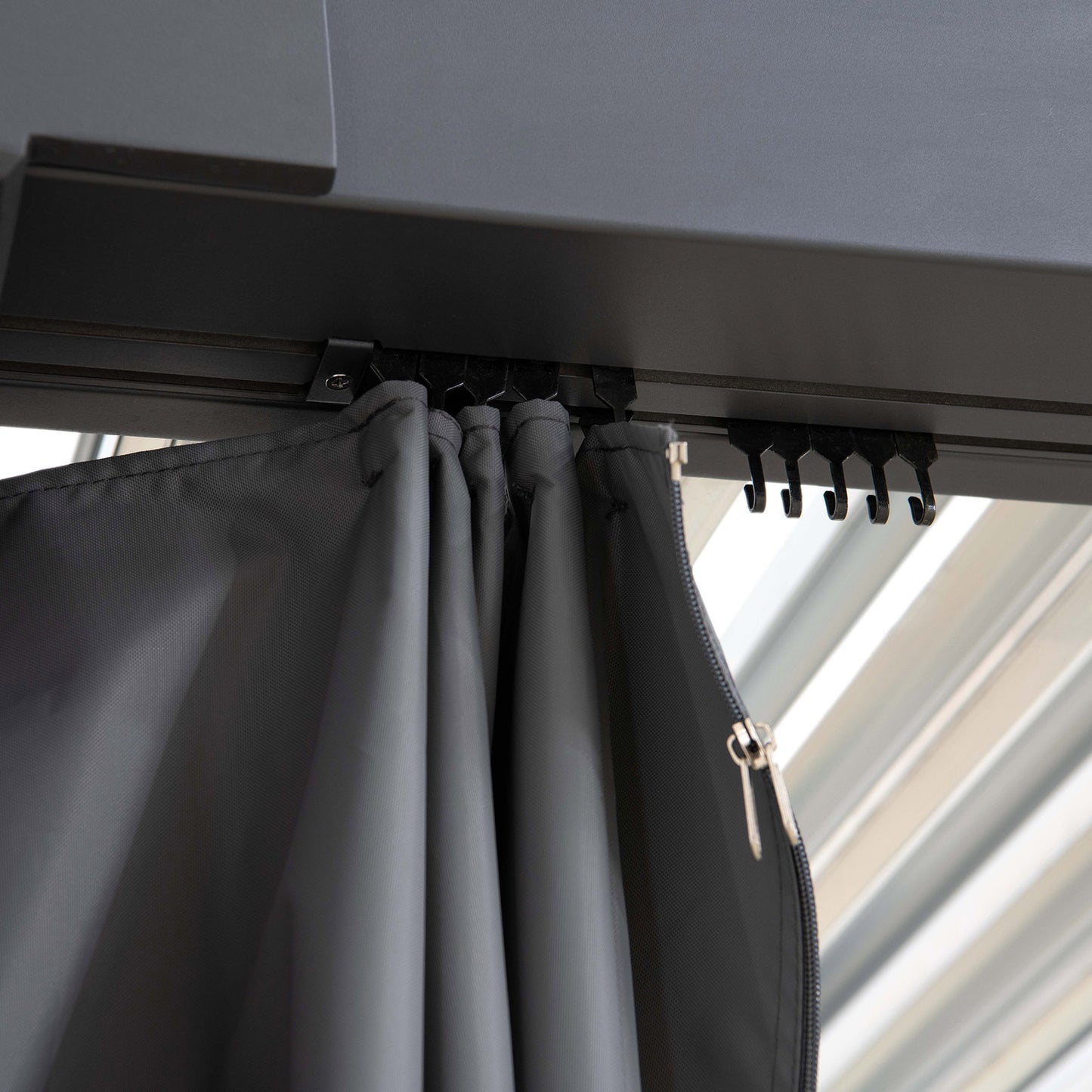 pavesiniu_uzuolaidos