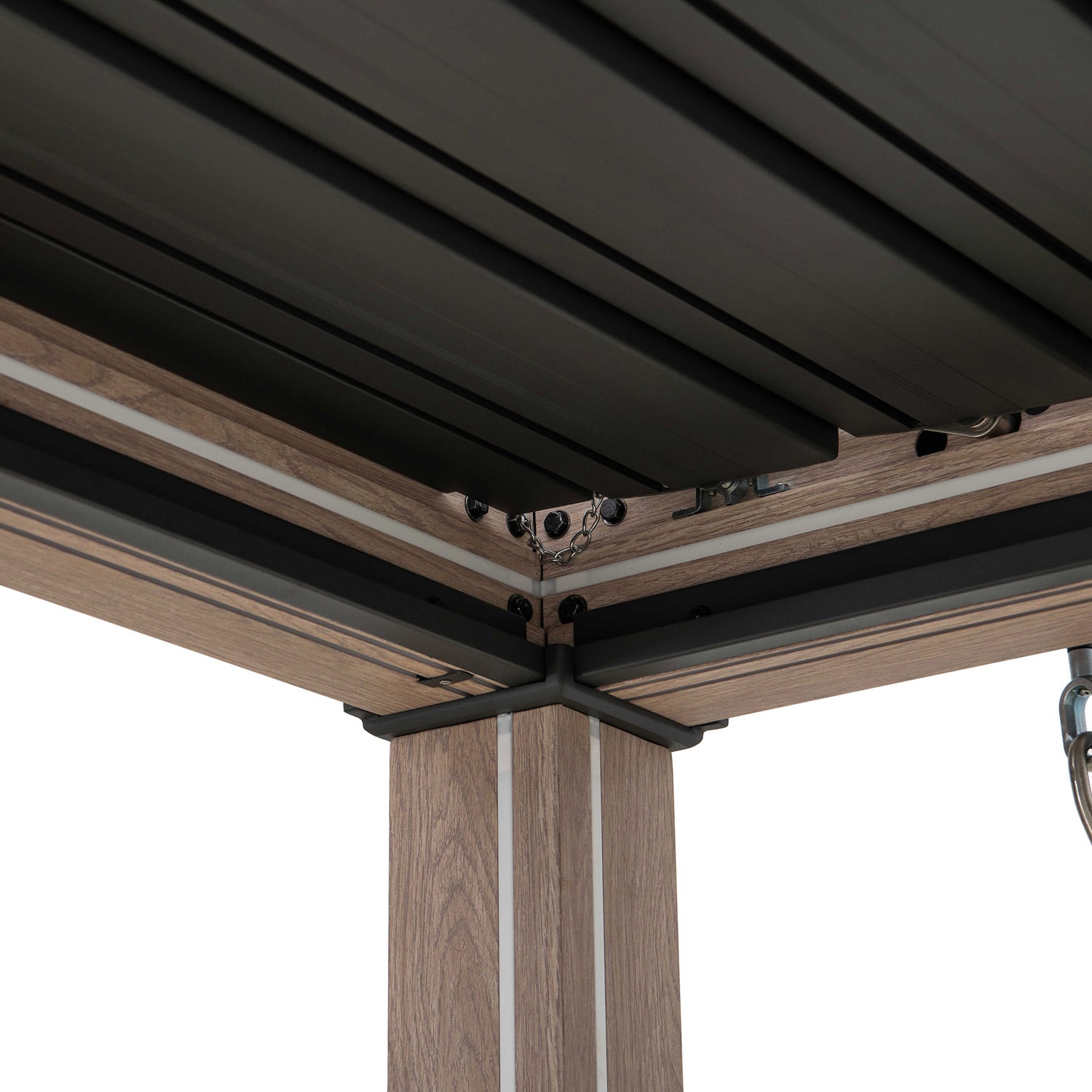 Pergola_pavėsinė_su_lamelių_stogu